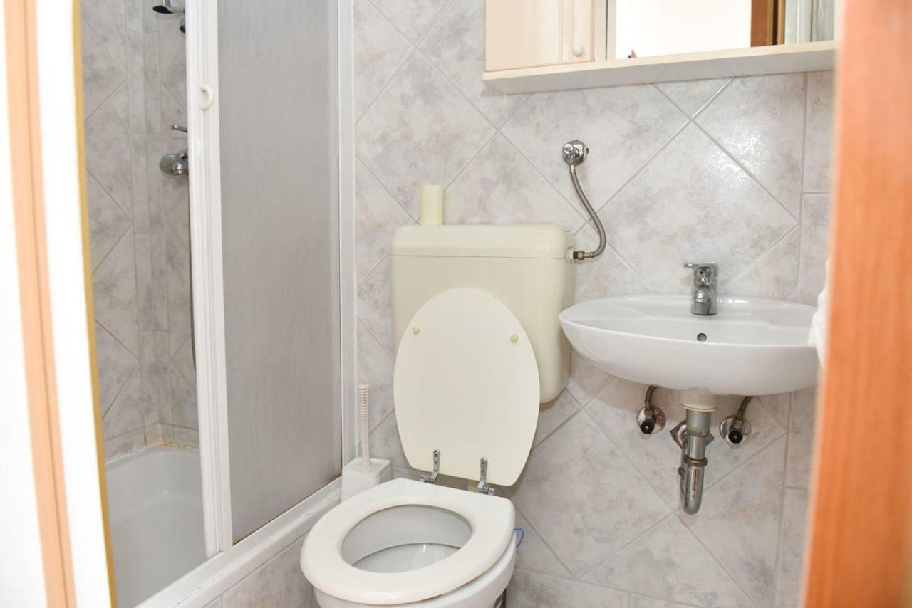 Apartmans And Rooms "Slavica" Novalja Exterior foto