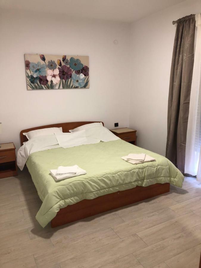 Apartmans And Rooms "Slavica" Novalja Exterior foto